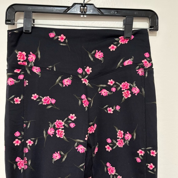Pink Victoria’s Secret floral leggings size medium - Picture 2 of 7